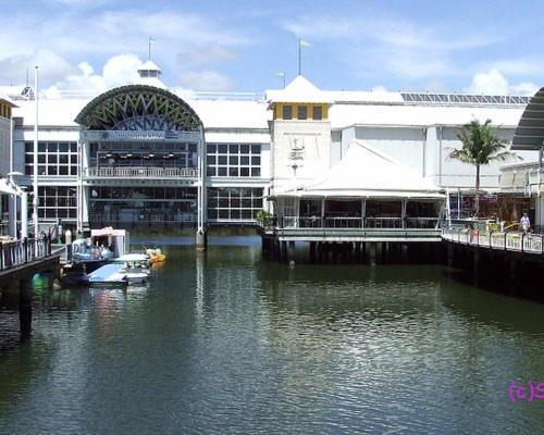 2 Bedroom Unit Mooloolaba- Walk To The *